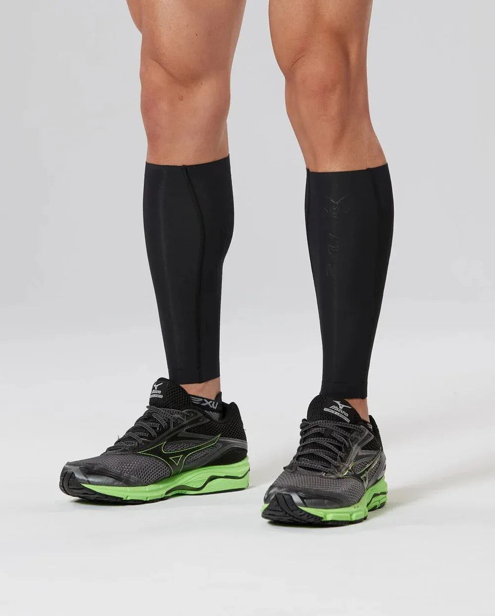 2XU Light Speed Compression Calf Guards Black/Nero | Buy 2XU Light Speed Compression Calf Guards Black/Nero here | Outnorth