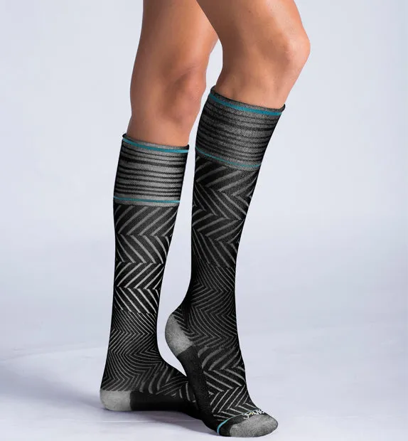 76% Rich Merino Wool Everyday Compression Socks (15-20mmHg) - Zig-Zag