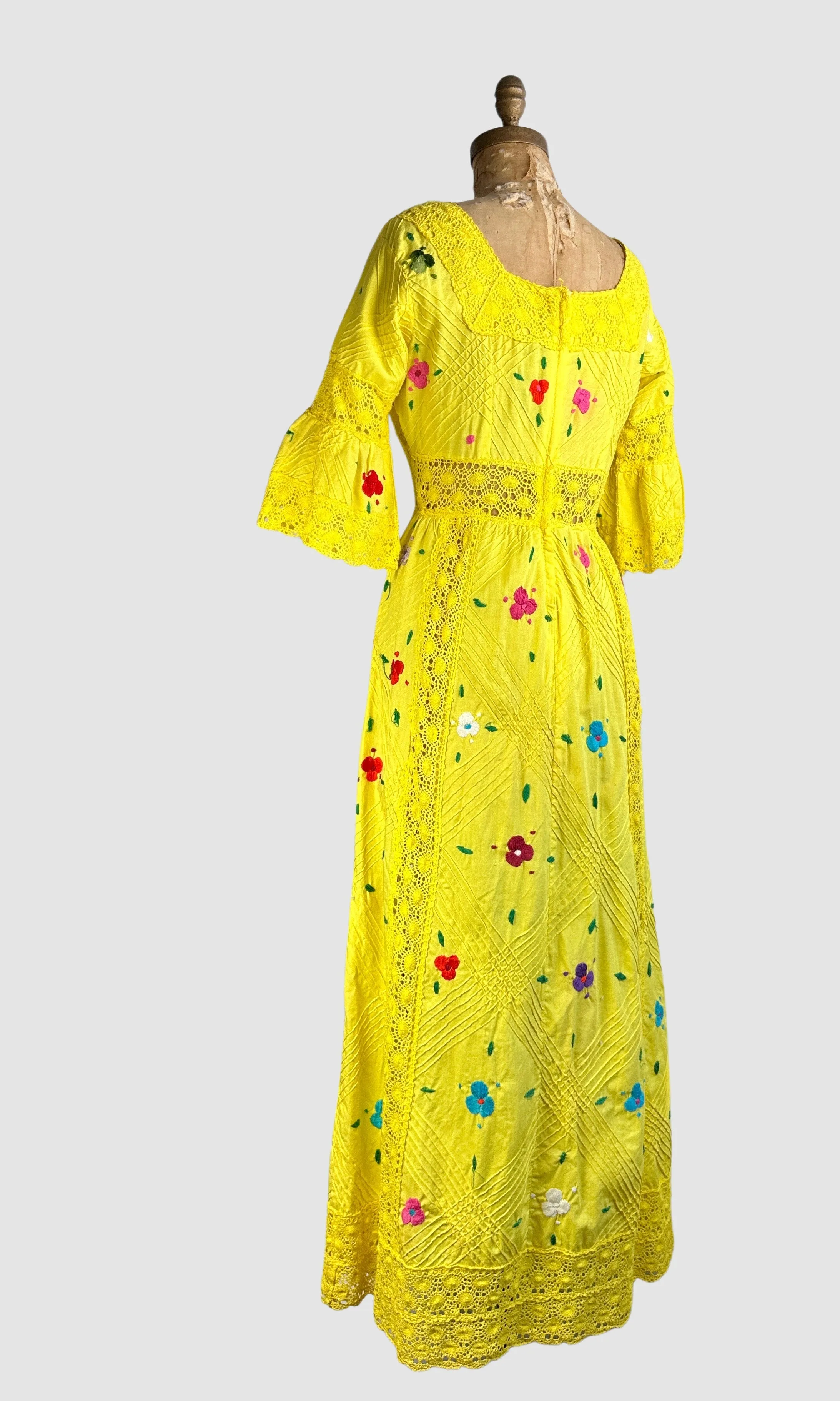 HELLO YELLOW 70s Mexican Oaxacan Embroidered Dress • Medium