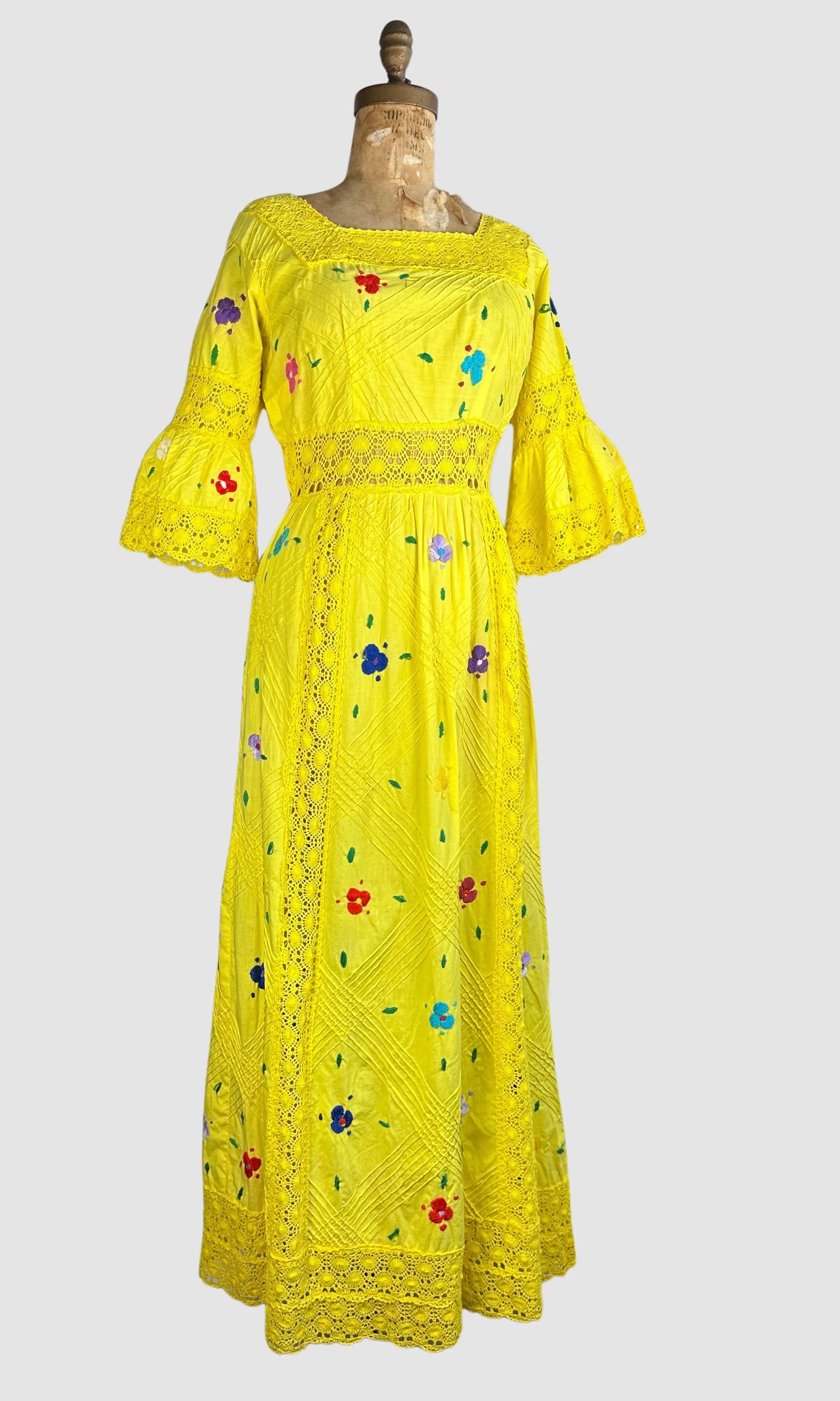 HELLO YELLOW 70s Mexican Oaxacan Embroidered Dress • Medium