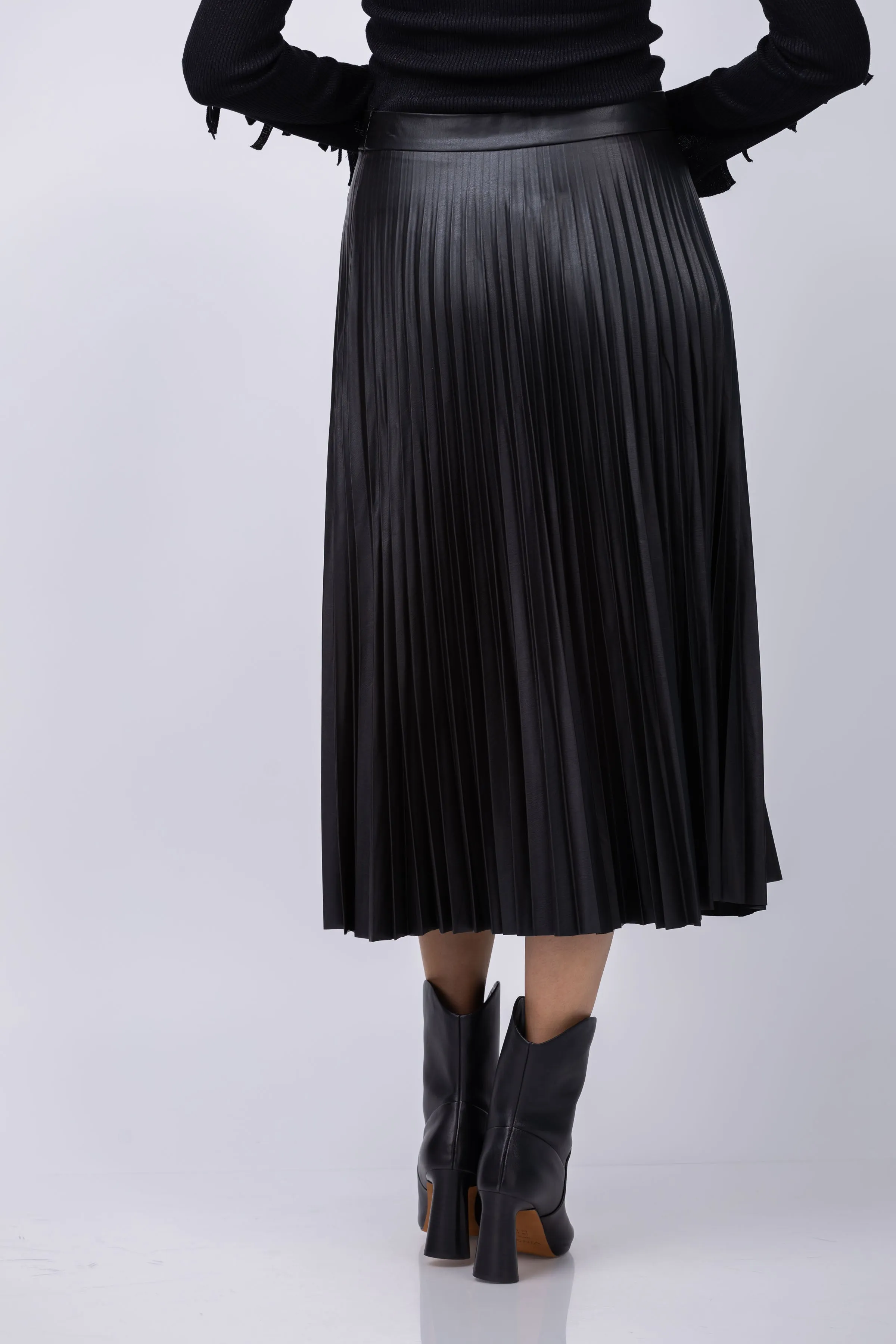 Love Token Carrie Faux Leather Skirt in Black