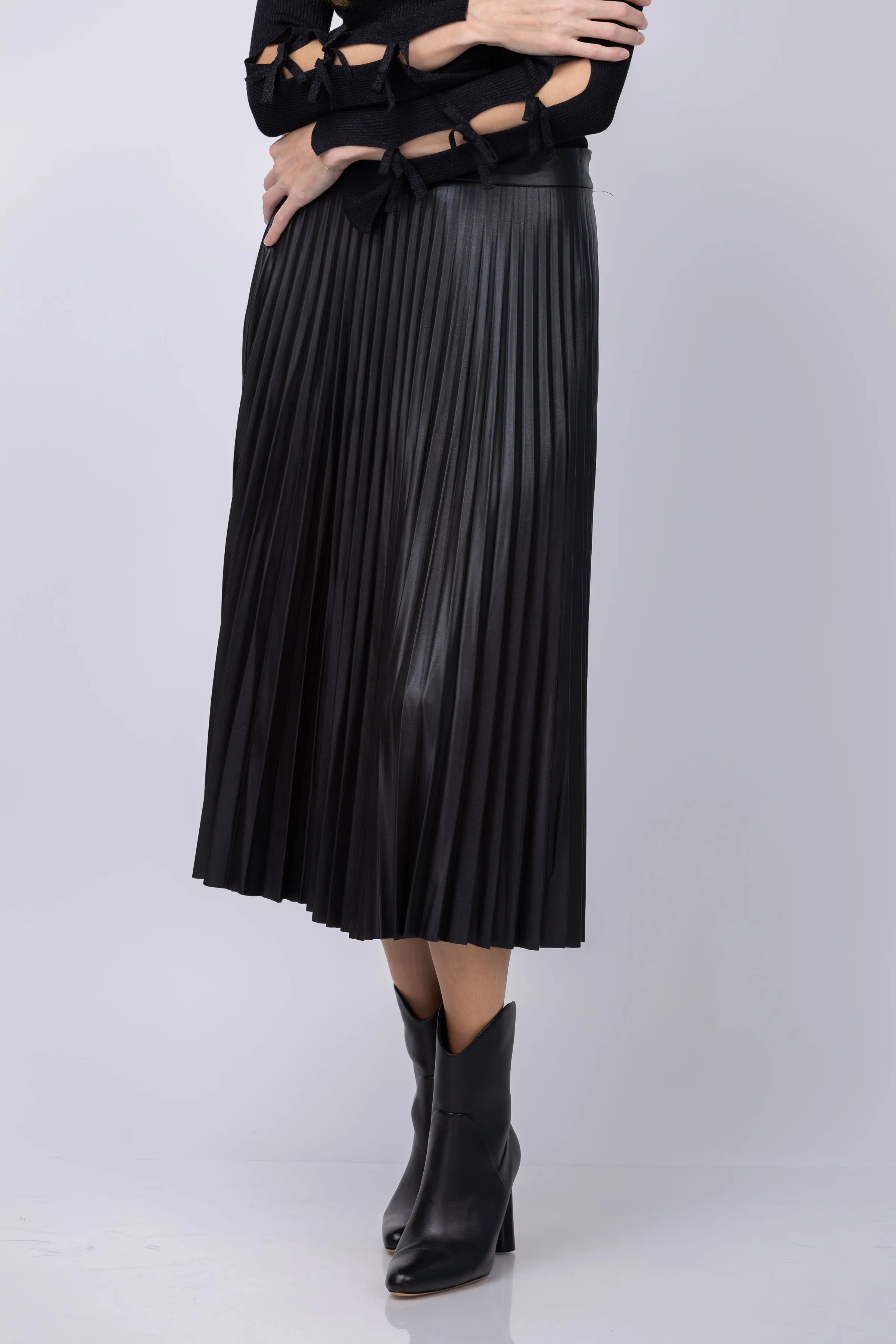 Love Token Carrie Faux Leather Skirt in Black