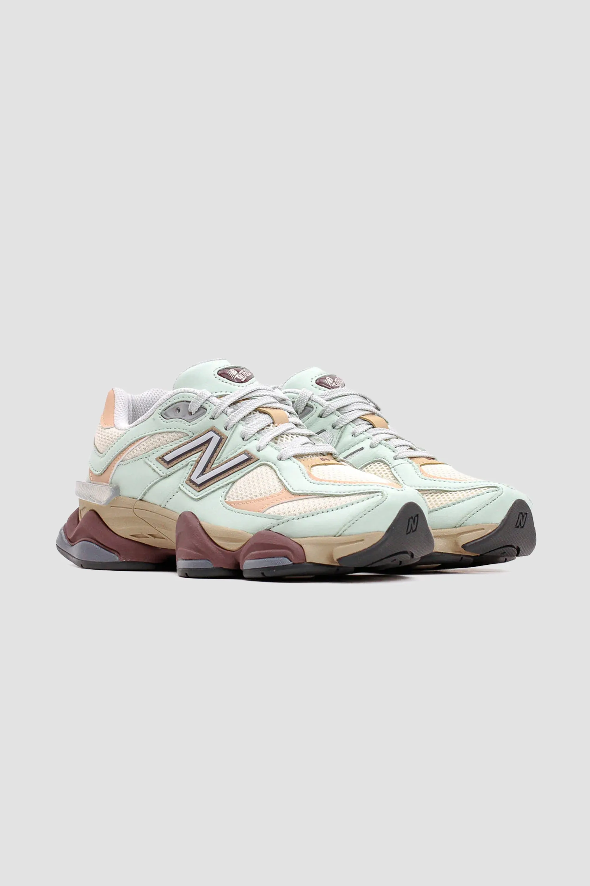 New Balance Unisex 9060 Sneaker in Clay/Ash