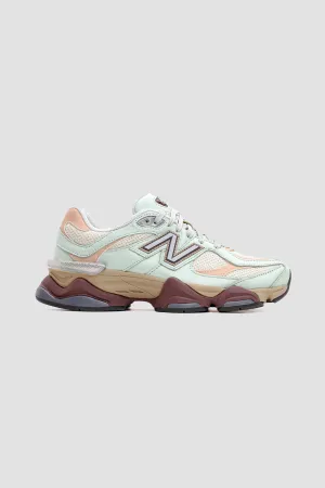 New Balance Unisex 9060 Sneaker in Clay/Ash