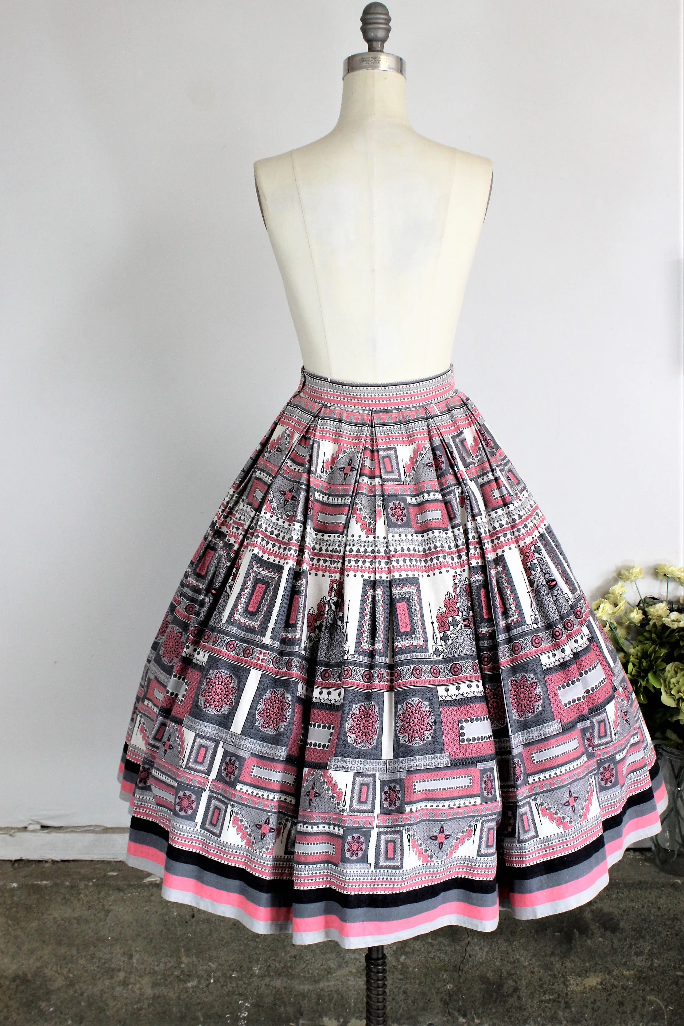 Vintage 1950s Full Skirt Novelty Print in Pink Black Gray And White Cotton