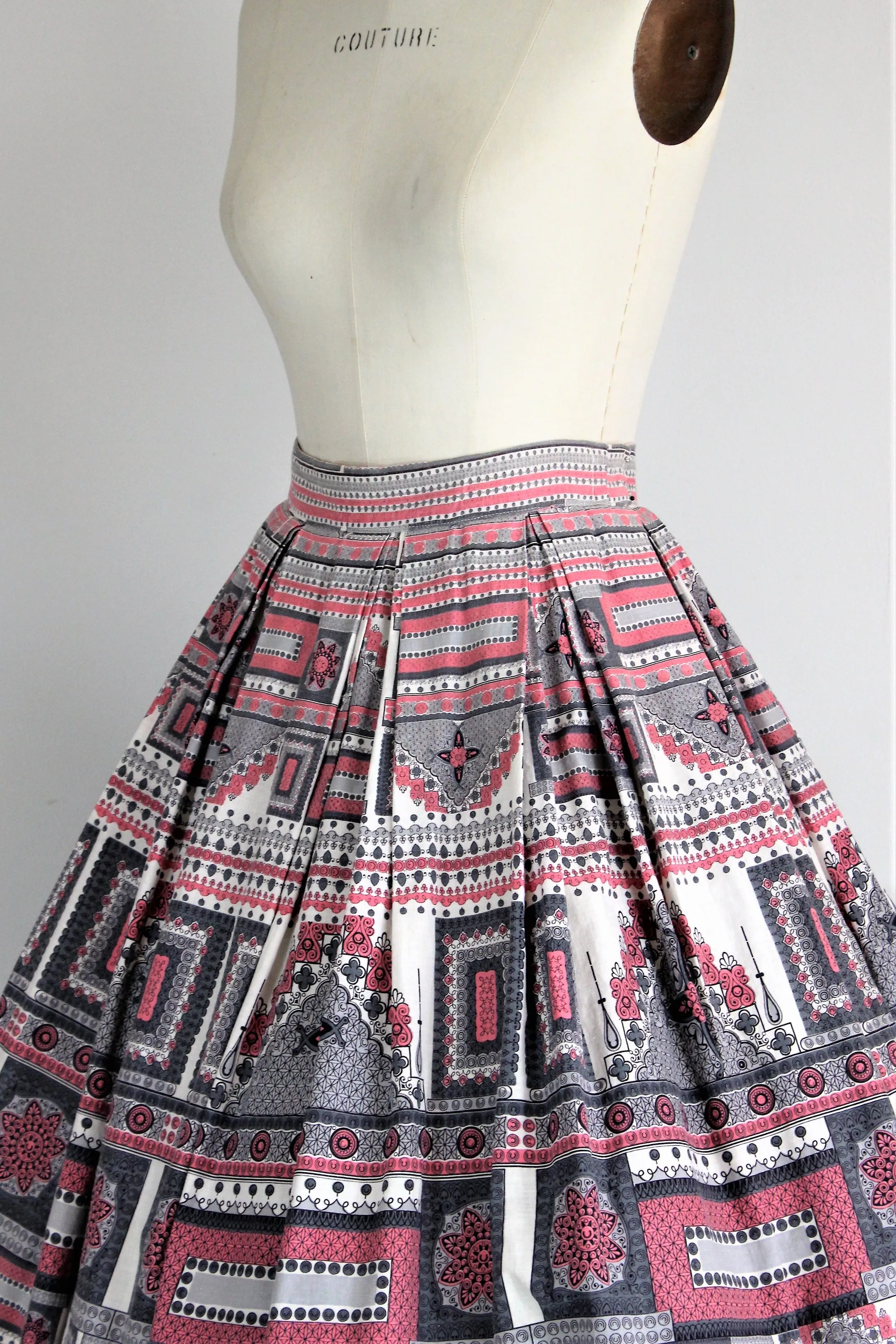 Vintage 1950s Full Skirt Novelty Print in Pink Black Gray And White Cotton